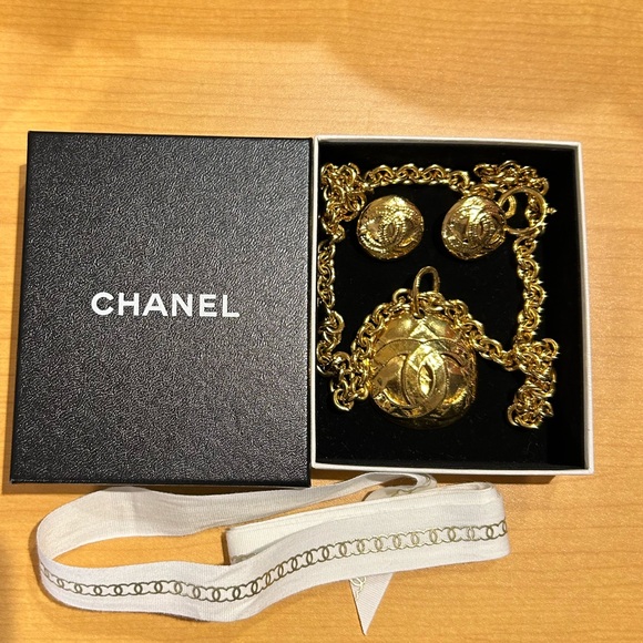 💝 Auth CHANEL Set CC Logo Chain Pendant Necklace with Earrings + Box💝 - Picture 2 of 10